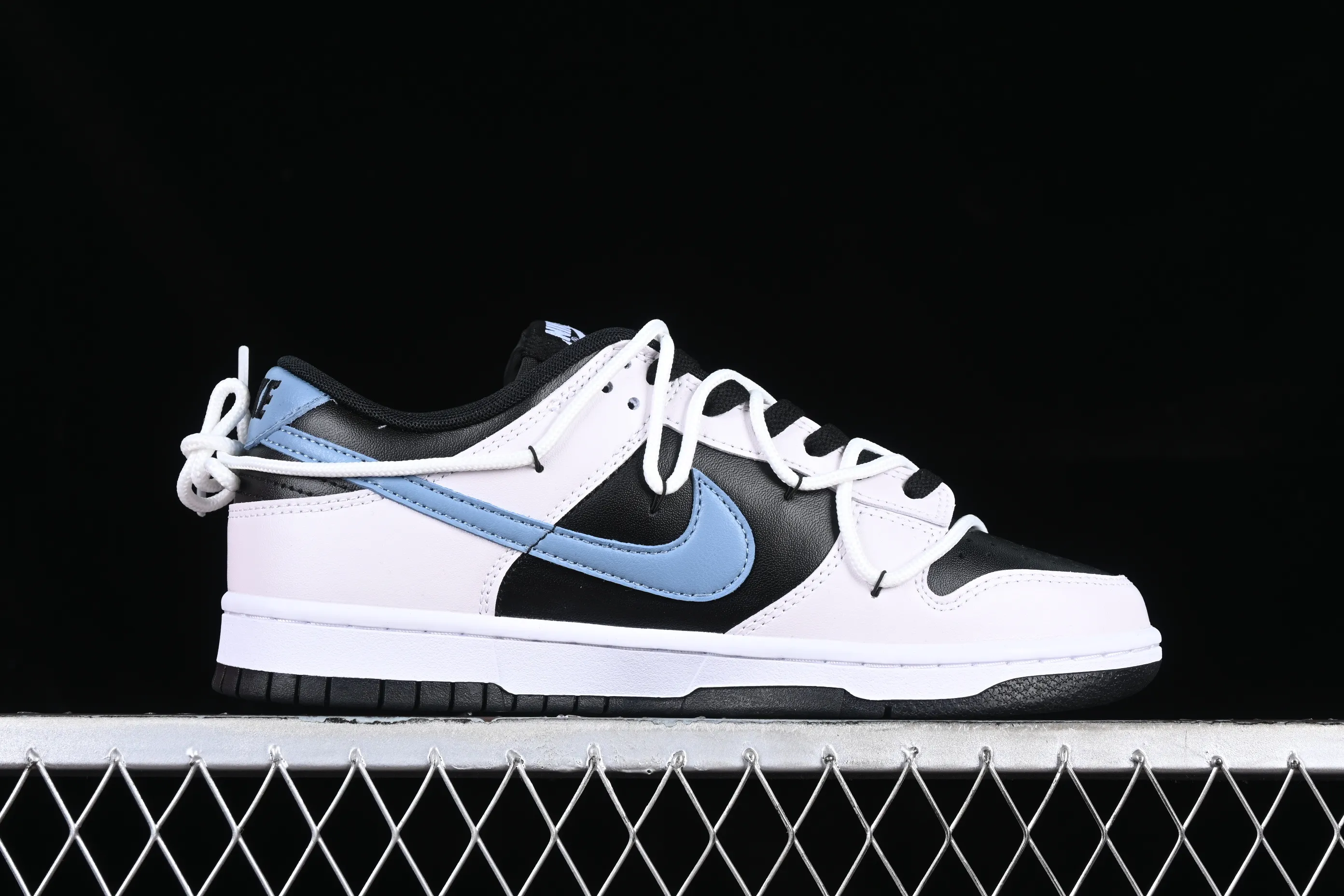 All Categories Nk SB Dunk Series Nk SB Dunk Low Low-top sneakers Nk Dunk Low Mysterious Dark Night Blue-Night Messenger SB strappy low-top casual sneakers DV0831-002